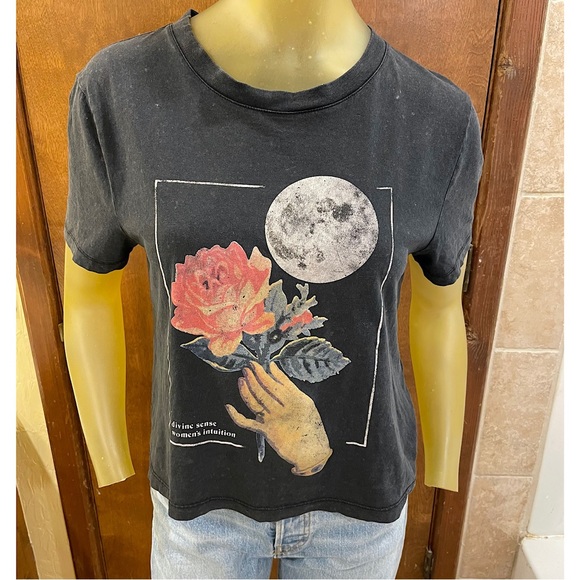 Cotton On Classic Arts Graphic Tee. Size medium. - Picture 4 of 16